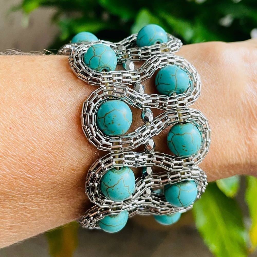 Faux Turquoise and silver stretchy bracelet